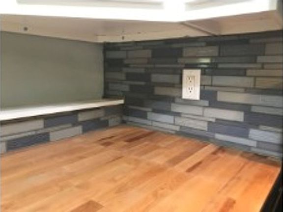 5th image of 1317 Valley Ln #62