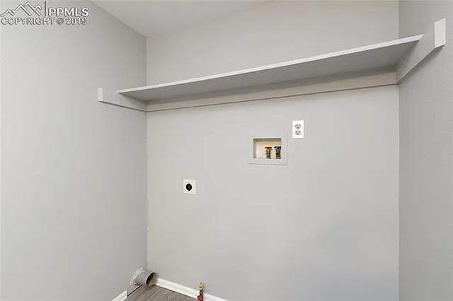 4 bed, 1952 sqft, $2,599 — Photo 4
