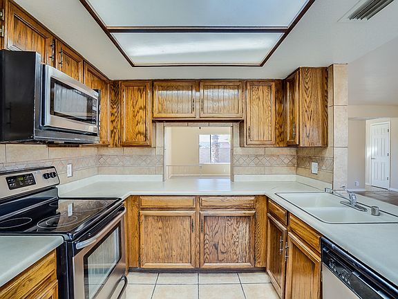 4th image of 800 W Bell De Mar Dr