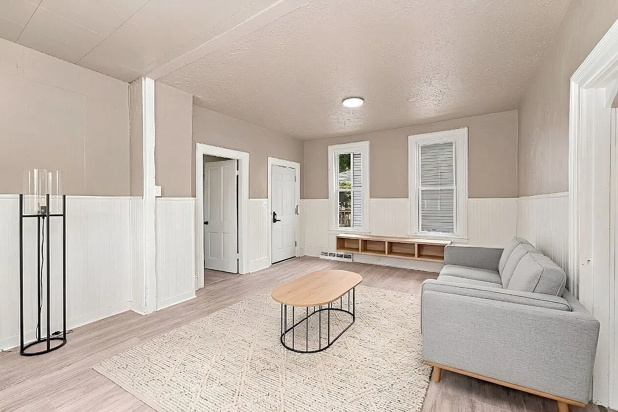 4212 Apple Ave — Photo 2