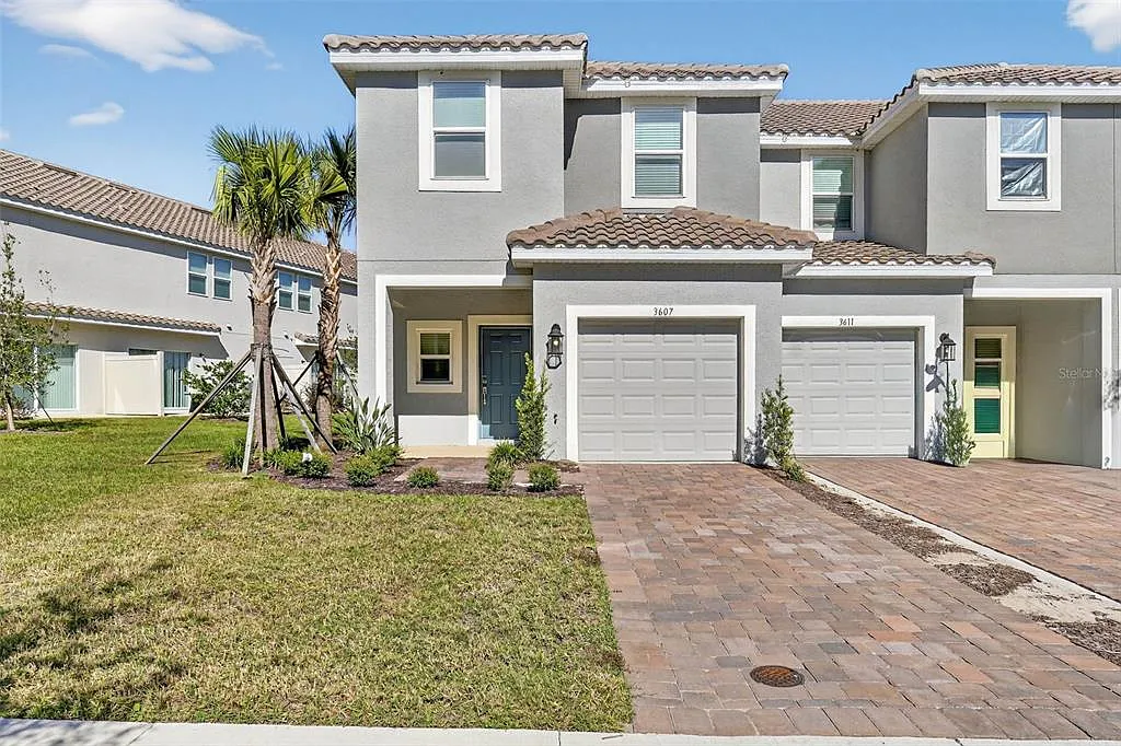 3 bed, 2.5 bath, 1550 sqft, $2,200 — Photo 1
