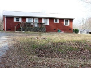 55 Pine Dr, Tennessee Ridge, TN 37178