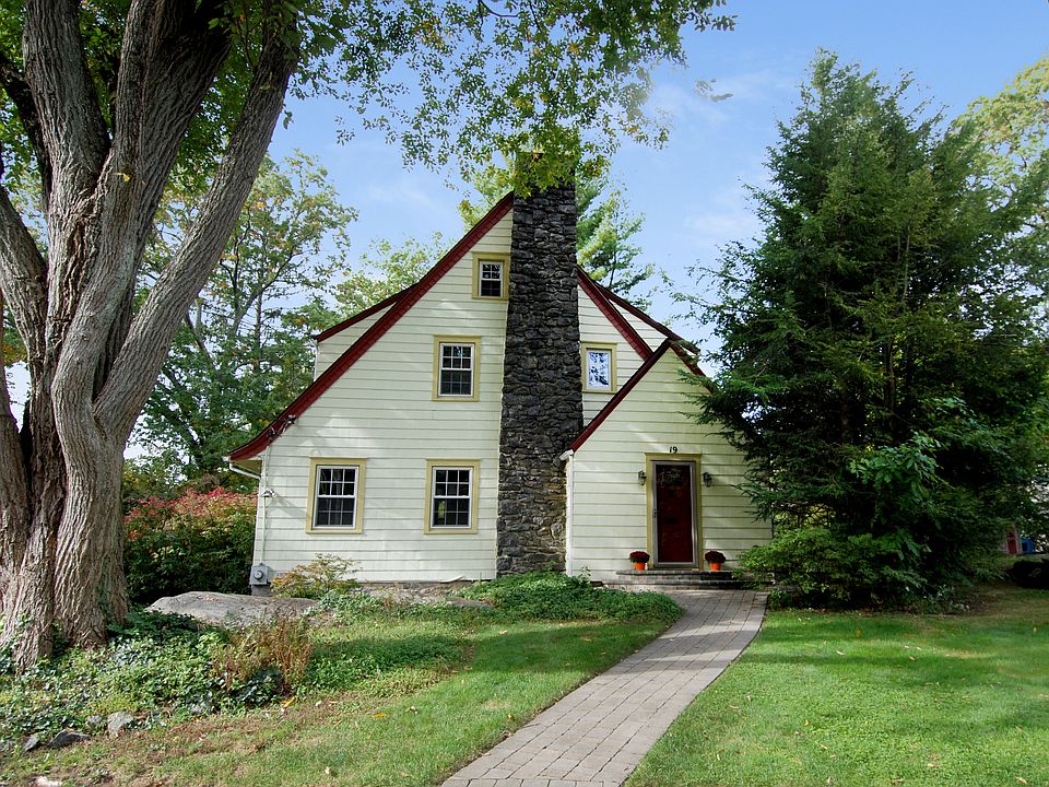 Larchmont Gardens Charmer