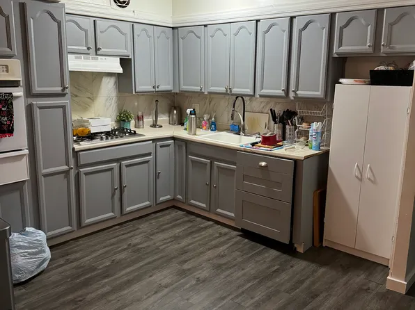 2075 East 55th Street image 3 of 5