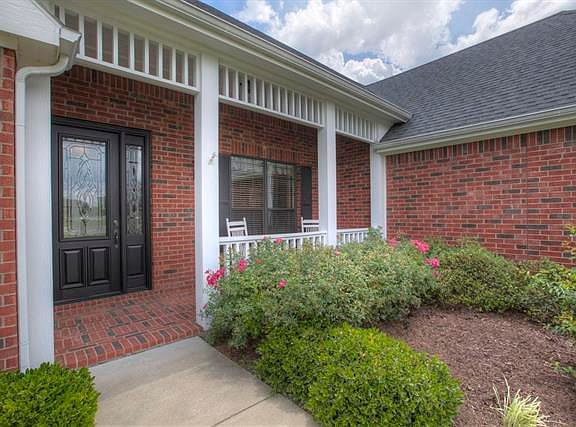 2nd image of 3340 Hillview Dr