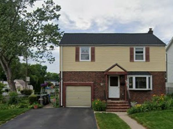 37 Surrey Ln
