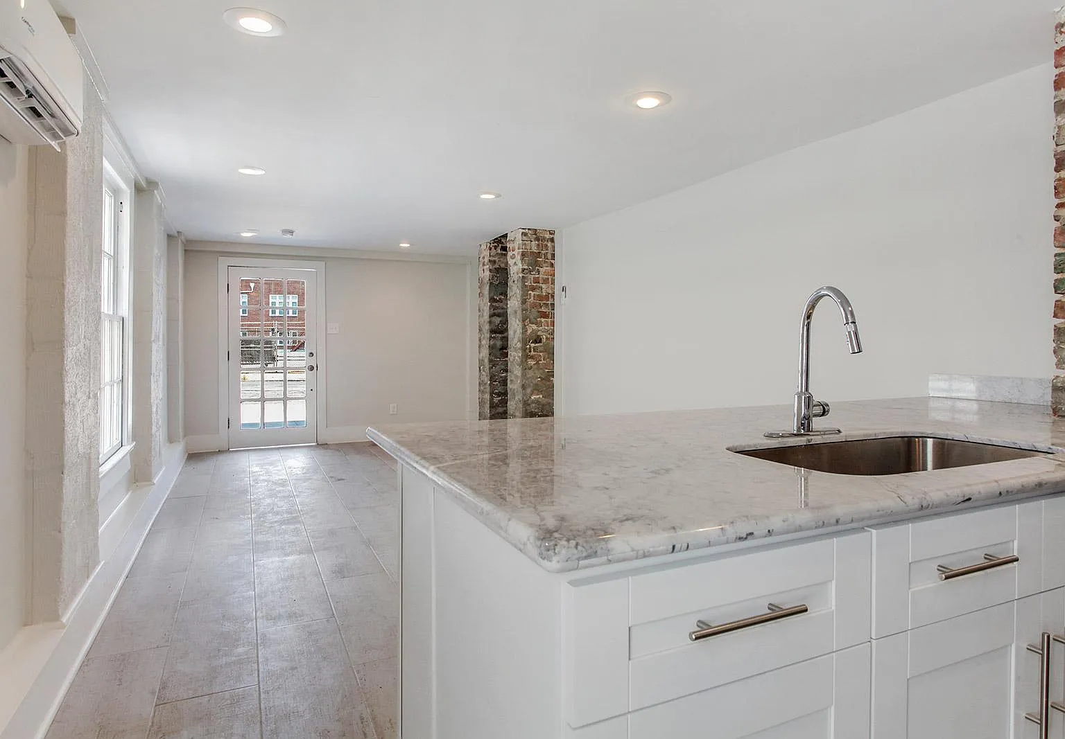 824 Franklin Ave — Photo 3