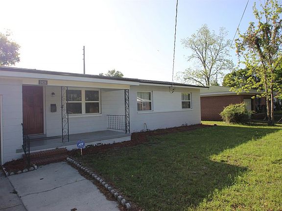 3rd image of 5926 Woodside Dr