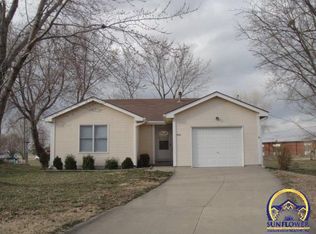 614 Griswold Ct, Rossville, KS 66533