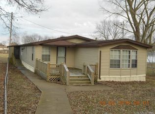 610 1st St, Keyesport, IL 62253