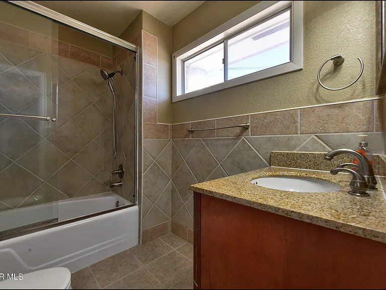 4700 Louisiana St — Photo 26