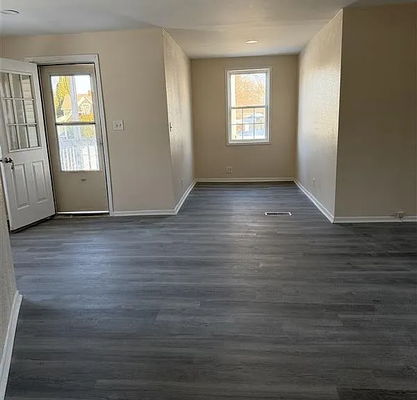 458 S Float Ave — Photo 13