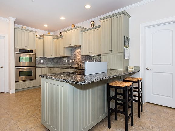 5th image of 15 Stonybrook Ln