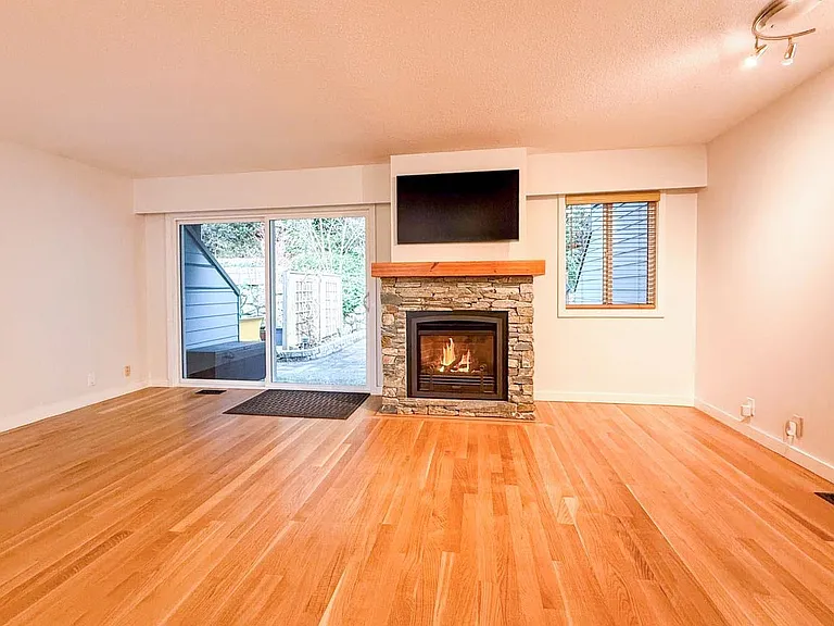 1530 McNair Dr — Photo 2