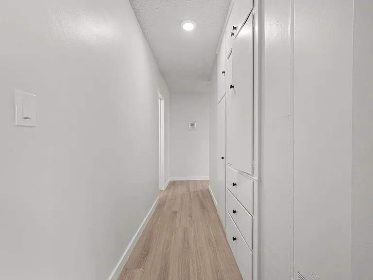 3907 Roxanne Ave — Photo 13
