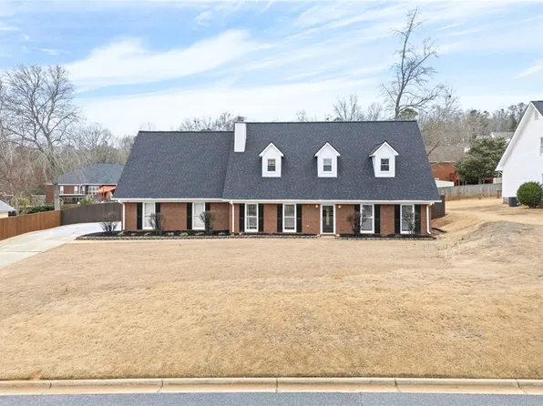 1909 Northgate Dr, Opelika, AL 36801