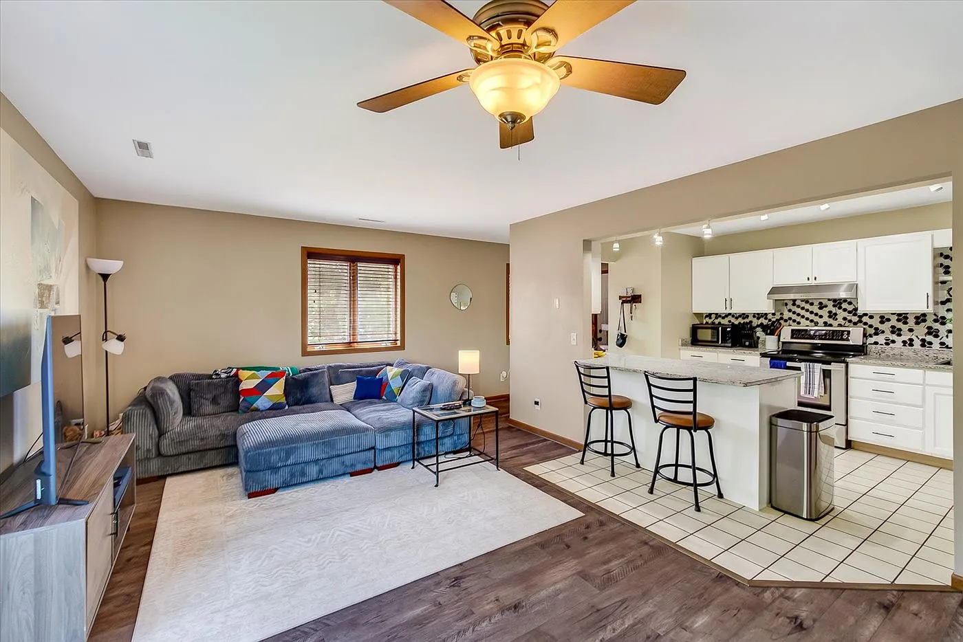 2 bed, 1046 sqft, $1,675 — Photo 3