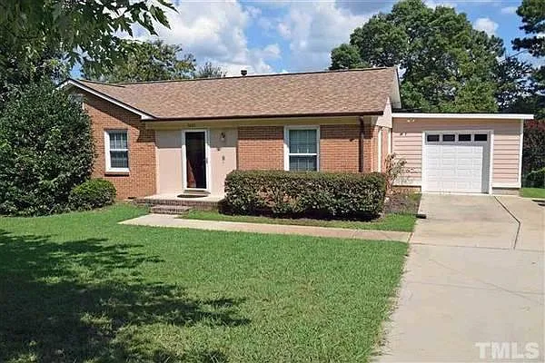 3 bed, 1420 sqft, $2,290 — Photo 2