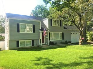 8 Boxwood Rd, Yonkers, NY 10710