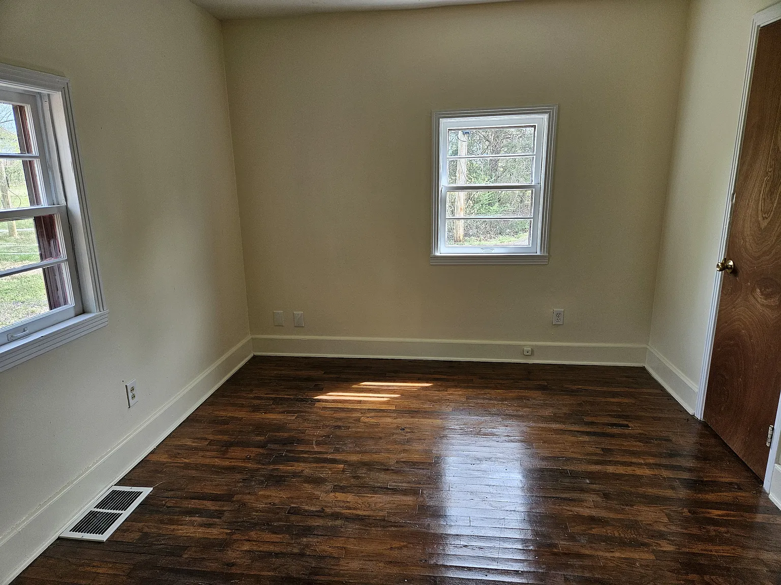 3 bed, 1200 sqft, $1,275 — Photo 4