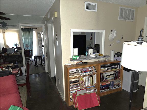 5th image of 15889 Preston Rd APT 1009