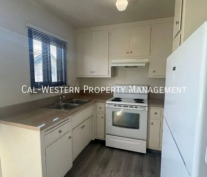 4261 Davis St #5 — Photo 1