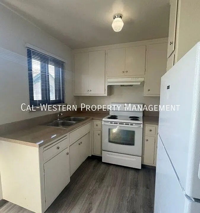4261 Davis St #5