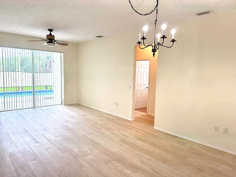 940 Springwood Cir — Photo 8