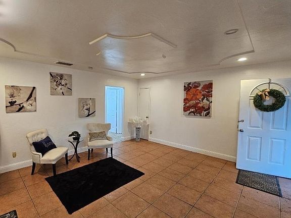 2nd image of 2589 Altos Ave