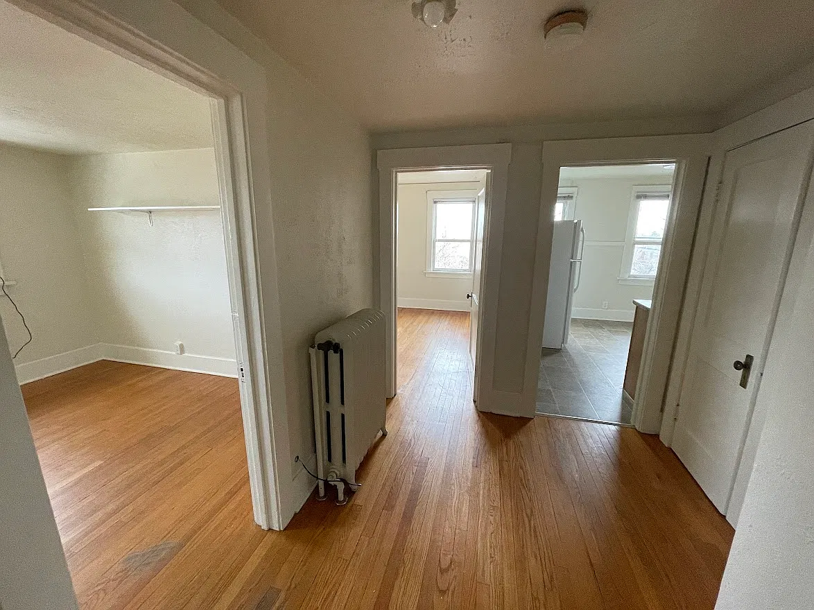 2 bed, 809 sqft, $3,300 — Photo 2