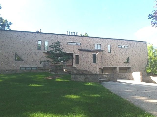 1st image of 35W339 Chateau Dr W
