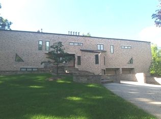 35W339 Chateau Dr W, Dundee, IL