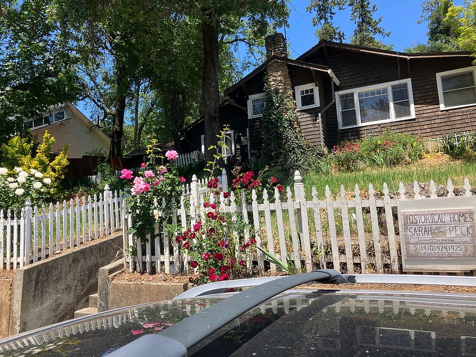 2nd image of 360 College Ave