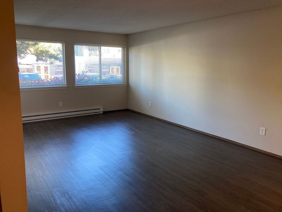 1st image of 11541 Greenwood Ave N #104
