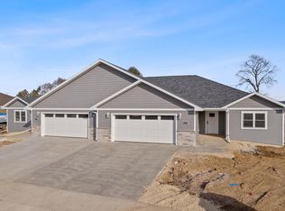 824 Roosevelt St, Baraboo, WI 53913