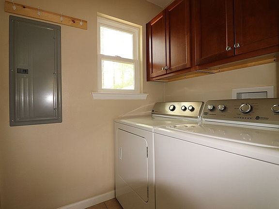 4th image of 811 Bynum Ave SW