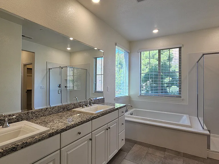 8013 Avanti Dr — Photo 26