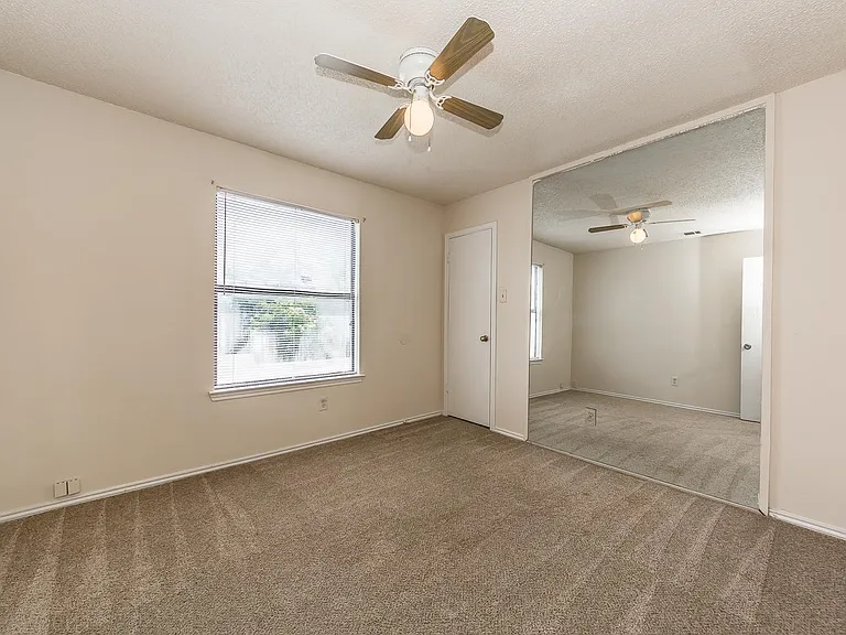 2710 Francisco Dr — Photo 29