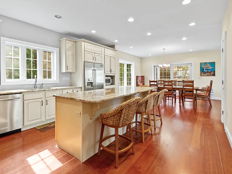 Hillside Dr W — Photo 8