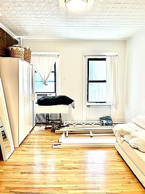 2nd image of 283 Bleecker St APT 3A
