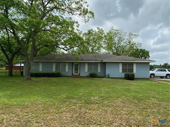 589 Bluebonnet Ln, Yoakum, TX 77995