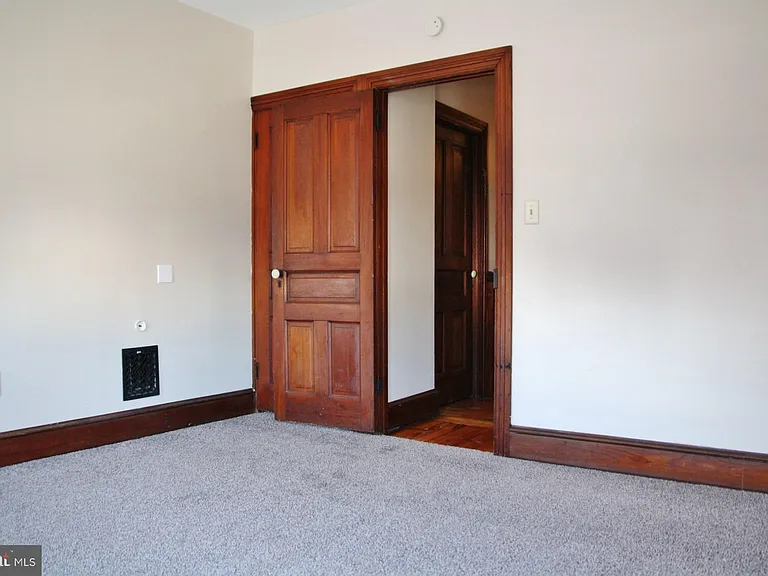 418 S Market St — Photo 12
