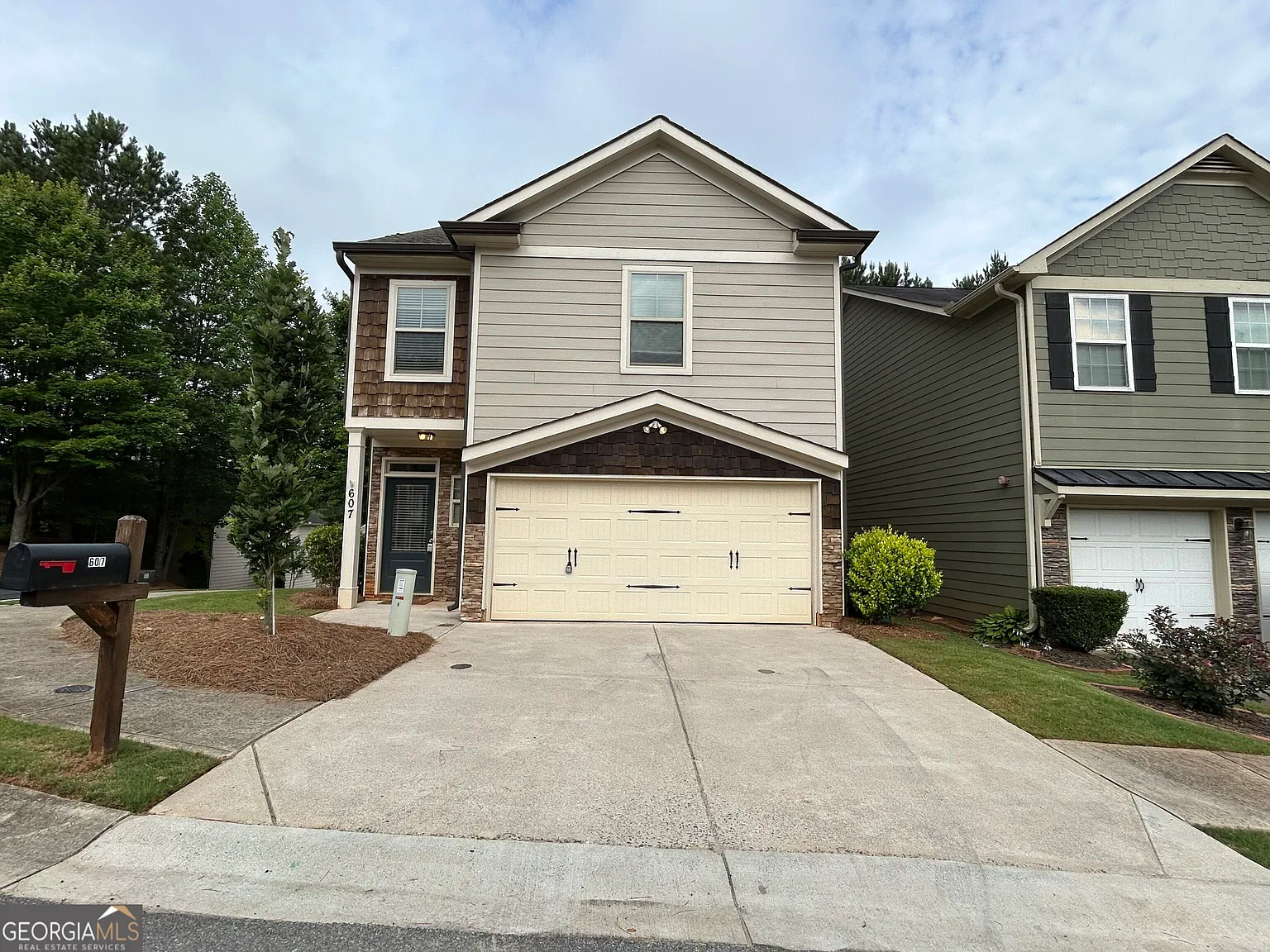 3 bed, 2.5 bath, 1634 sqft, $1,845 — Photo 1