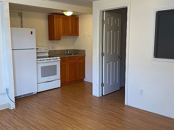 2nd image of 971 Hoomoana St #D