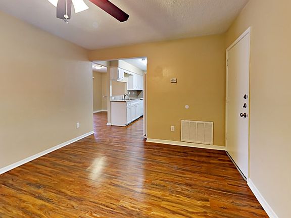 3rd image of 7819 Mosewood St