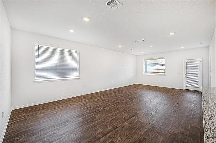 121 Mackinac Ln — Photo 5