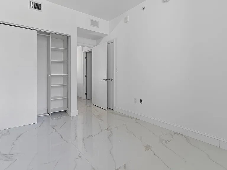 16385 Biscayne Blvd #717 — Photo 36