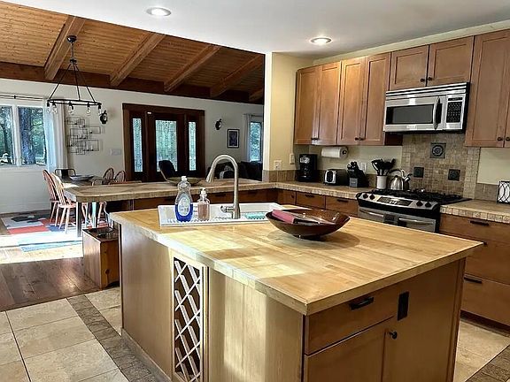 4th image of 32 Eastwoods Dr