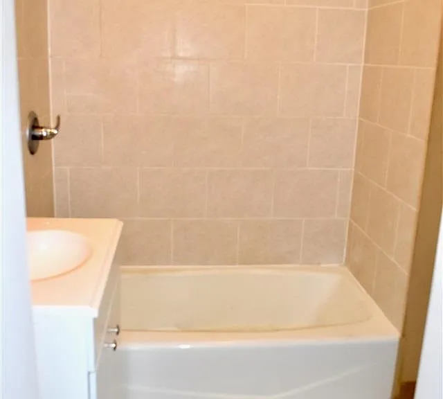 1040 Willow Ave #10B — Photo 7