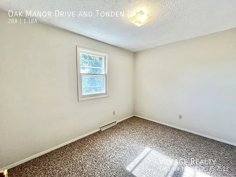 Oak Manor Dr — Photo 30